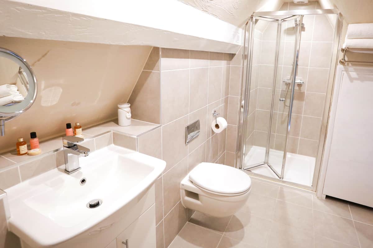 double room, private bathroom (external bathroom ) | bathroom