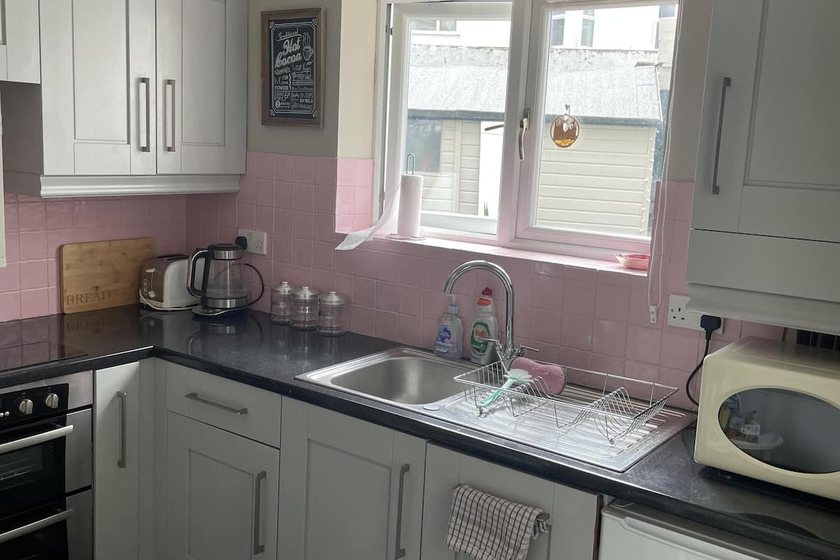 house, ensuite, city view (maisonette) | private kitchen