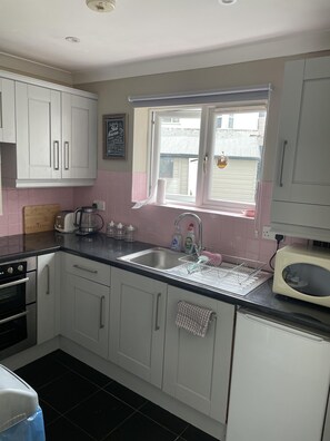 Hus - eget badrum - utsikt mot staden (maisonette) | Eget kök