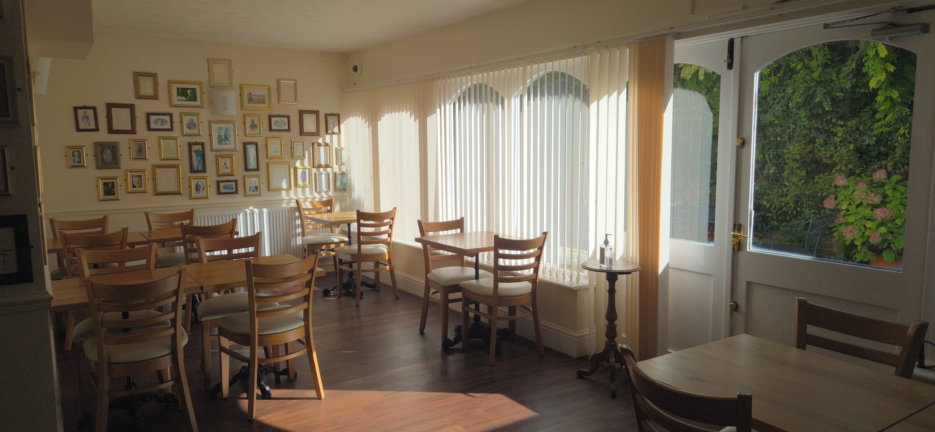 Se ofrece un desayuno inglés (10.00 GBP por persona)