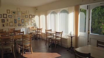 Daily English breakfast (GBP 10.00 per person)