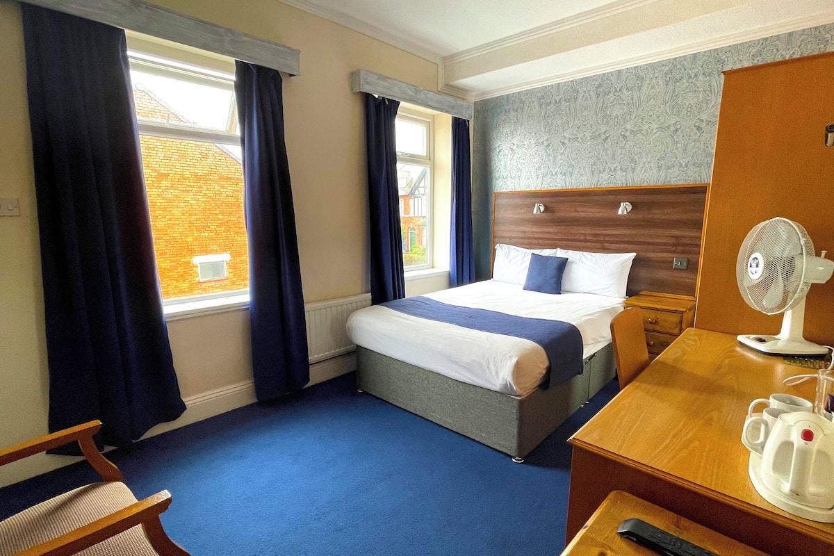 1 多间卧室、办公桌、熨斗/熨衣板、免费 WiFi