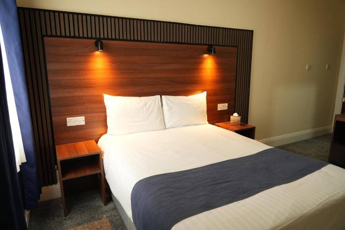 标准双人房 | 1 多间卧室、办公桌、熨斗/熨衣板、免费 WiFi