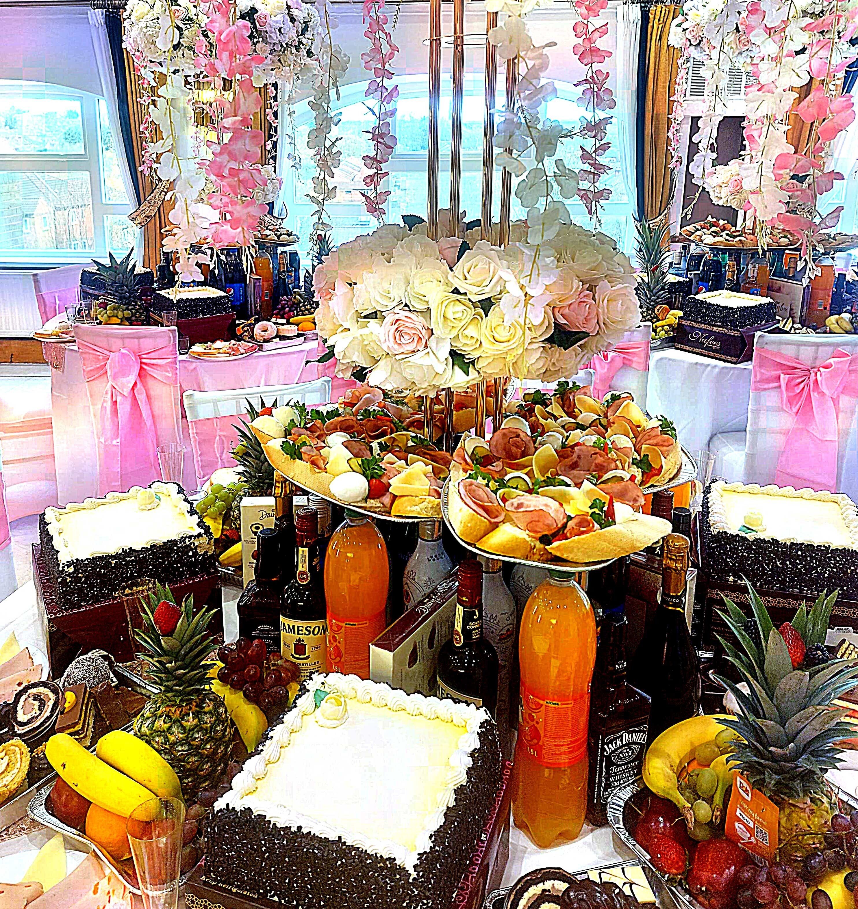 Breakfast, lunch and dinner served