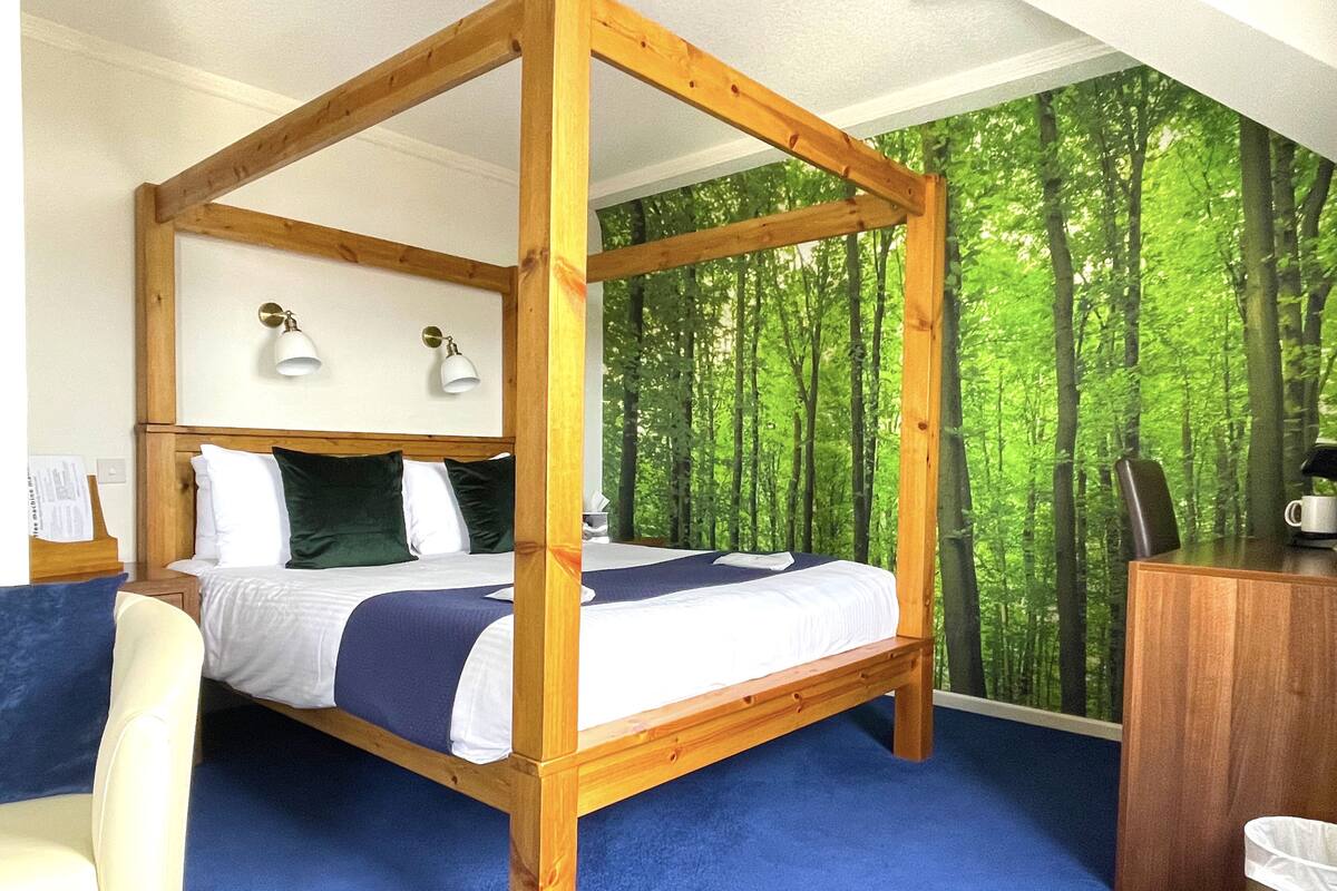 经济客房, 1 张双人床 (Four Poster bed) | 1 多间卧室、办公桌、熨斗/熨衣板、免费 WiFi