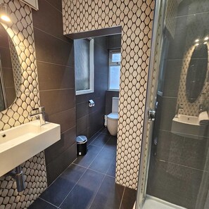 Regadera, regadera tipo lluvia, amenidades de baño gratuitas 