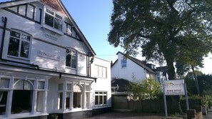 ด้านหน้าที่พัก