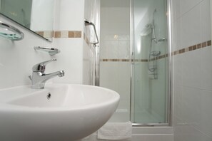 Bathroom - The Rosscourt - Adults only (Bournemouth)