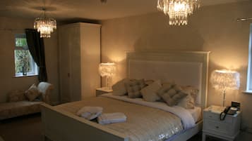 Hypo-allergenic bedding, iron/ironing board, free WiFi