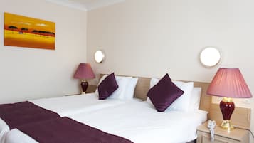 Phòng | Trang bị nội thất với thiết kế riêng biệt, bàn