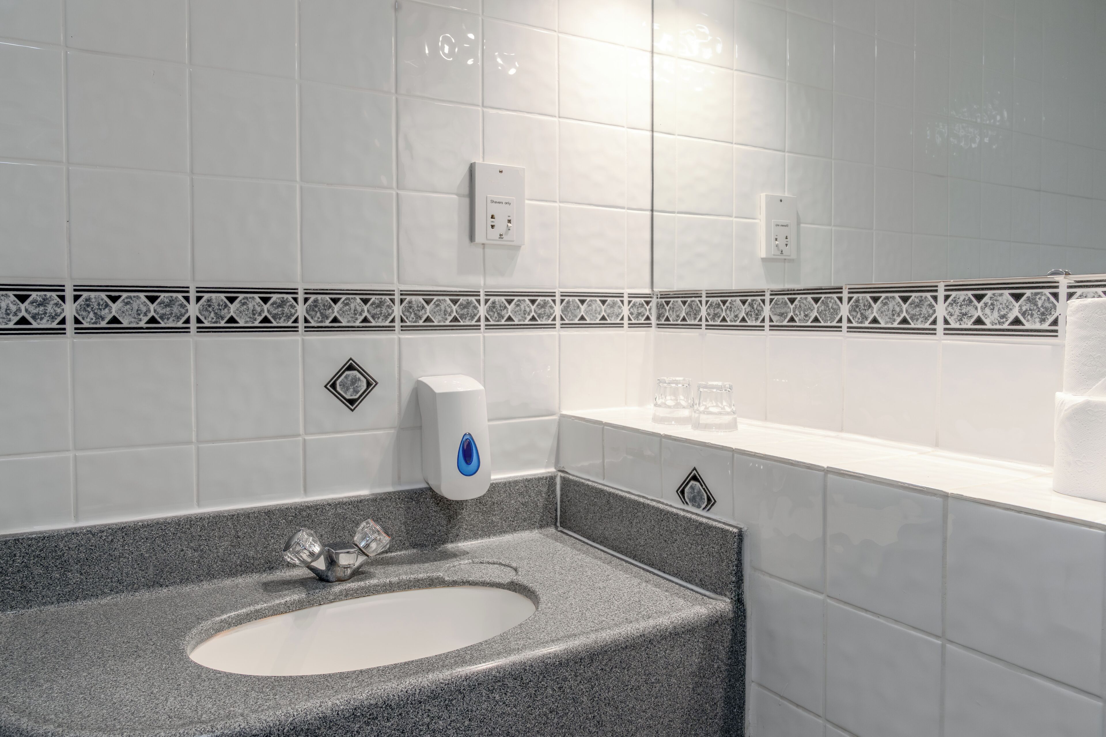 Executive-Zweibettzimmer | Badezimmer | Duschwanne, Haartrockner, Handtücher