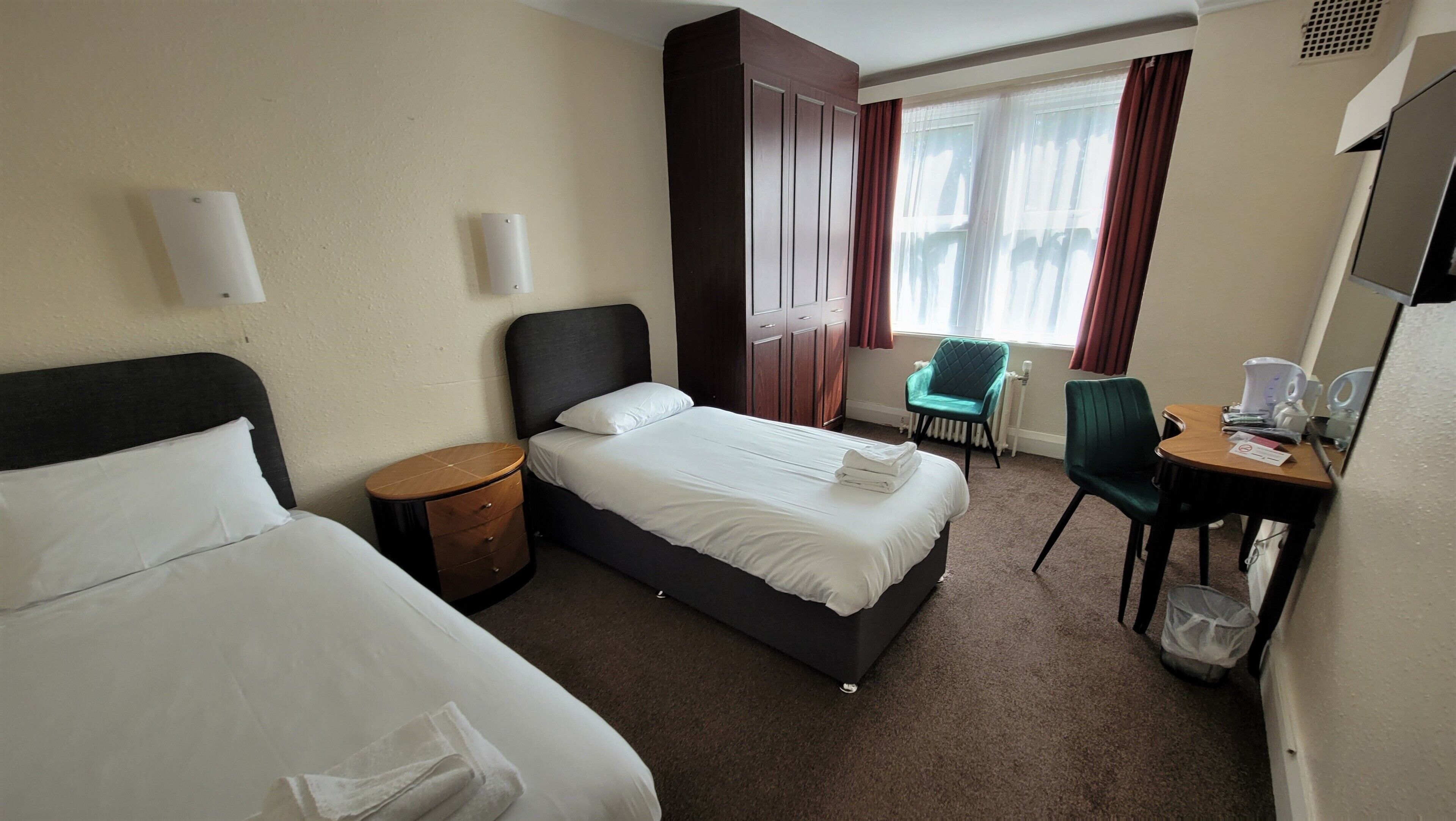 Photo - Heathlands Hotel