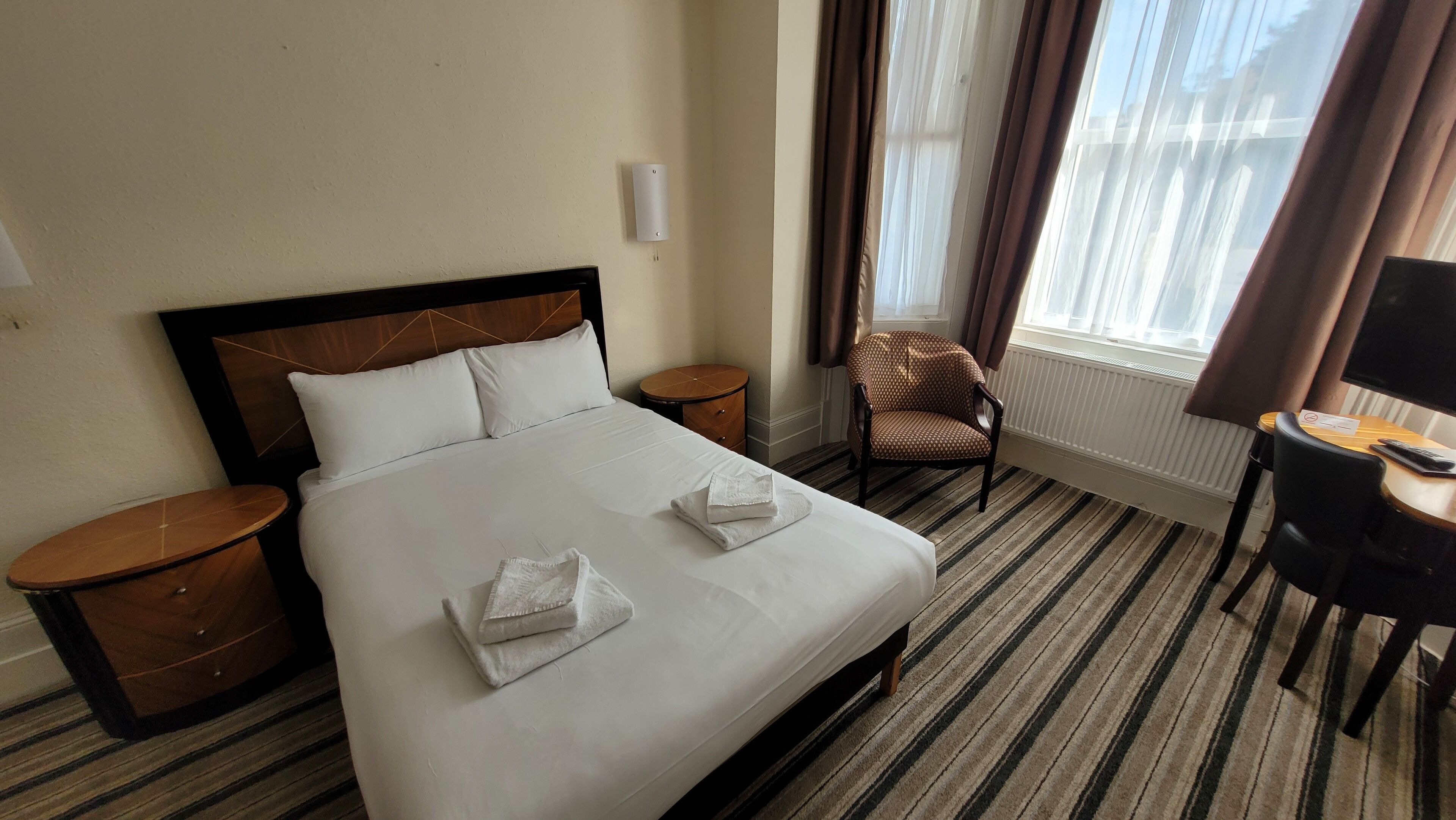 Photo - Heathlands Hotel