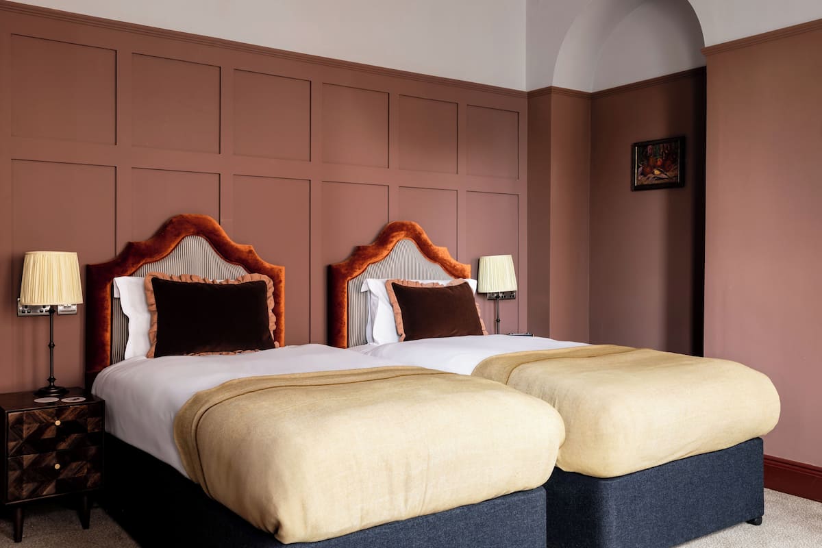 Superior tvÄbÀddsrum | Memory foam-madrasser, individuell inredning och skrivbord