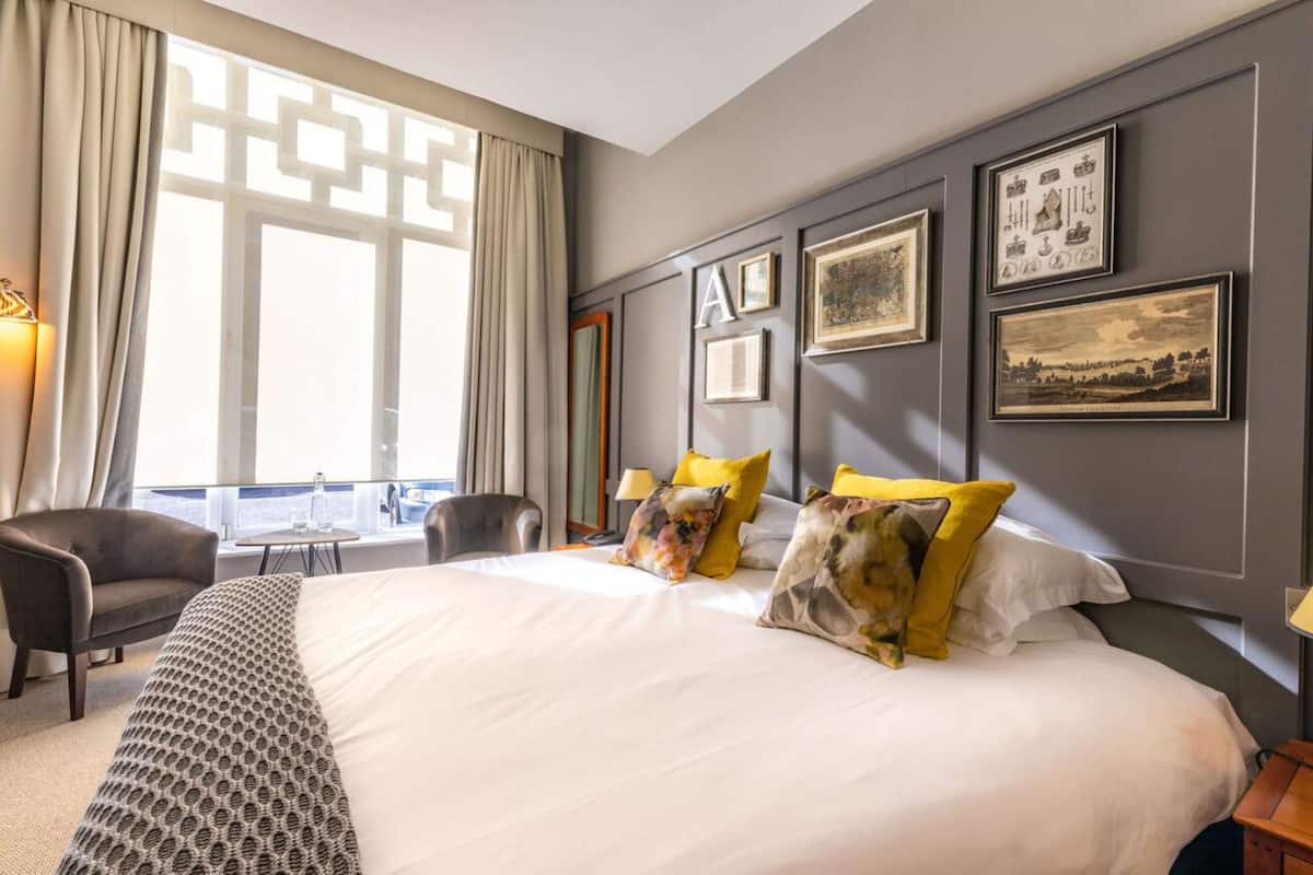 Classic dubbelrum | Memory foam-madrasser, individuell inredning och skrivbord