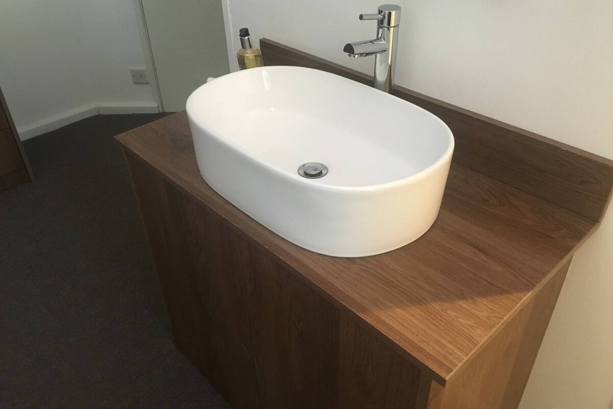 single room, ensuite | iron/ironing board, free wifi, bed sheets