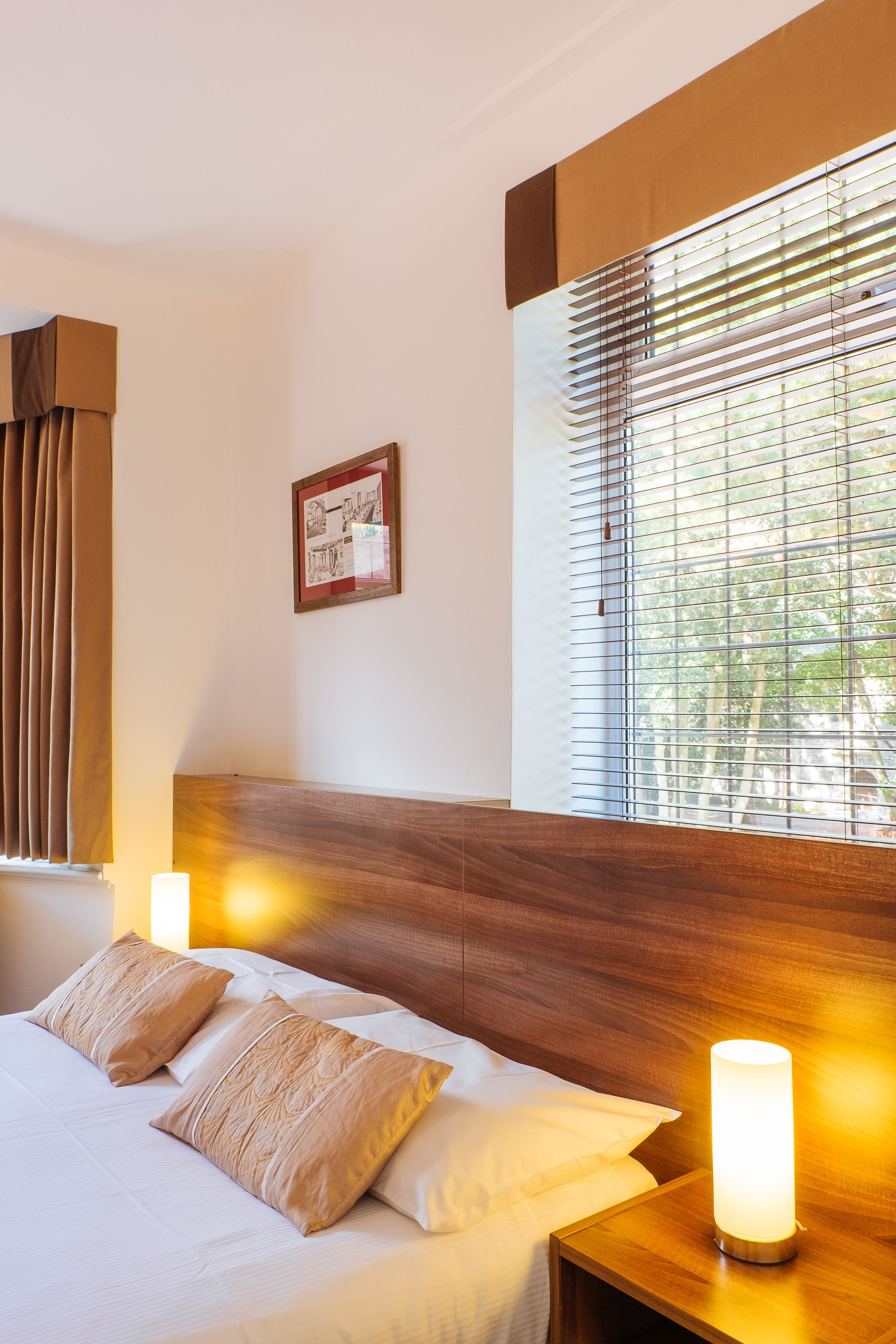 standard double room, ensuite | iron/ironing board, free wifi, bed sheets