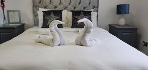 Standard Double Room, 1 Double Bed | Desk, bed sheets - Star Hotel, South Leicester (Leicester)