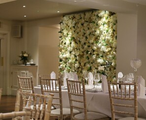 Indoor wedding - The Falcon Hotel (Oakham)