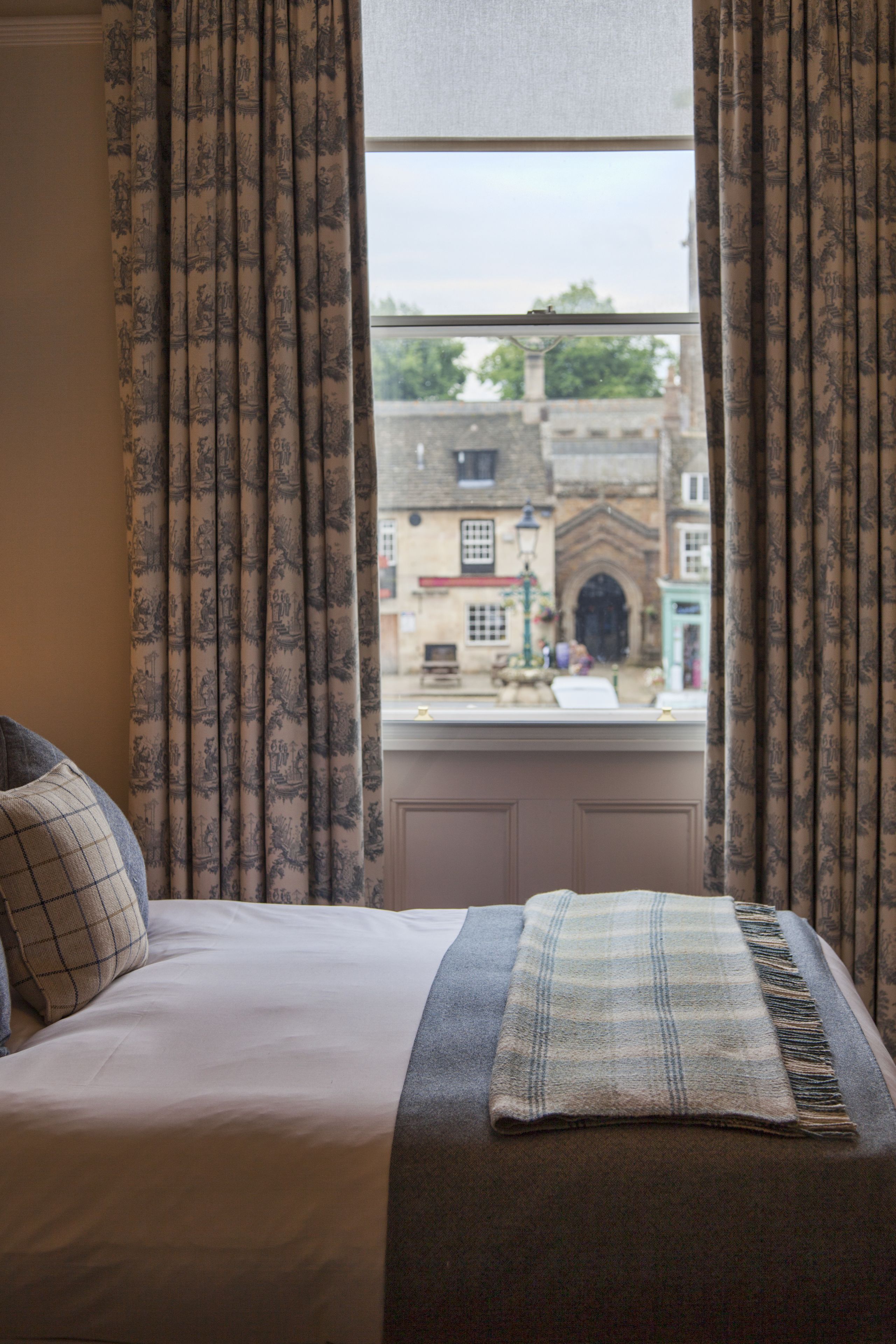 Classic Double Room, 1 Double Bed | Individually decorated, individually furnished, iron/ironing board