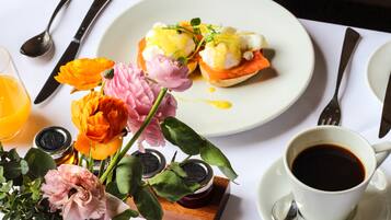 Daily full breakfast (GBP 9.95 per person)