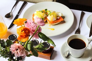 Tägliches großes Frühstück gegen Gebühr
