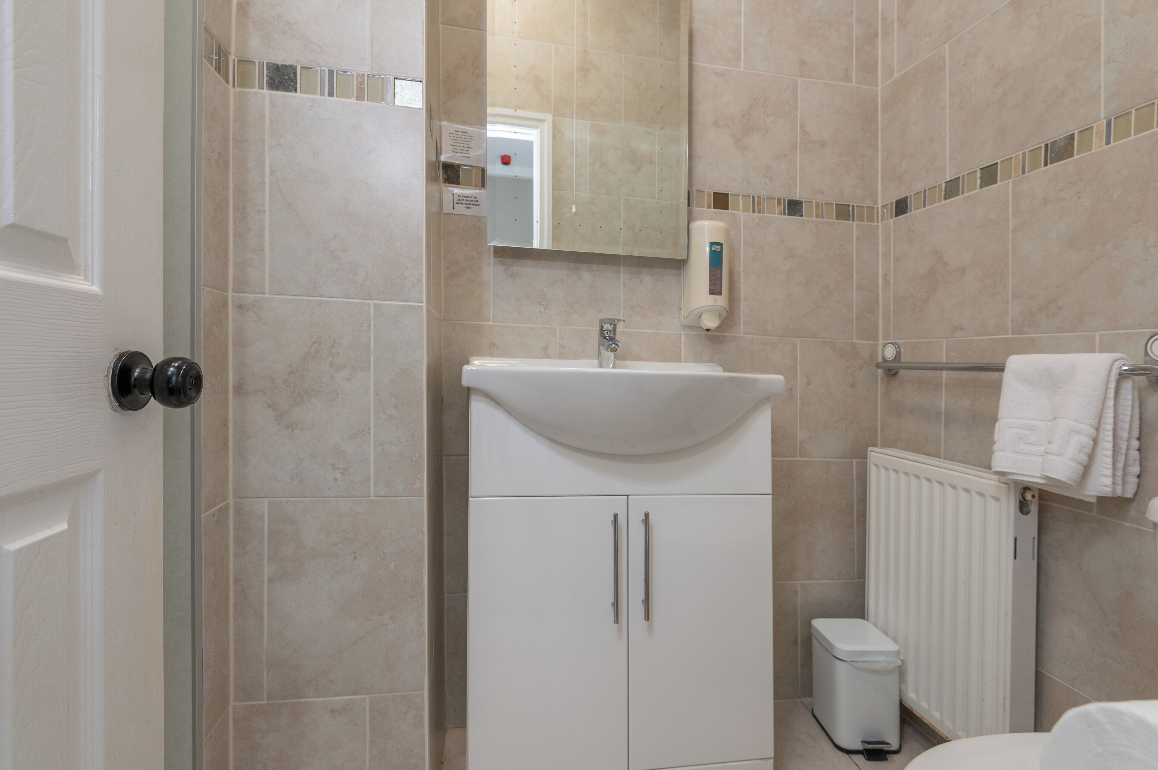 room | bathroom | shower, hair dryer, towels