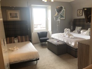 Superior Double/ Family Room | Individually decorated, individually furnished, soundproofing, free WiFi - The Redcliffe (Inverness)