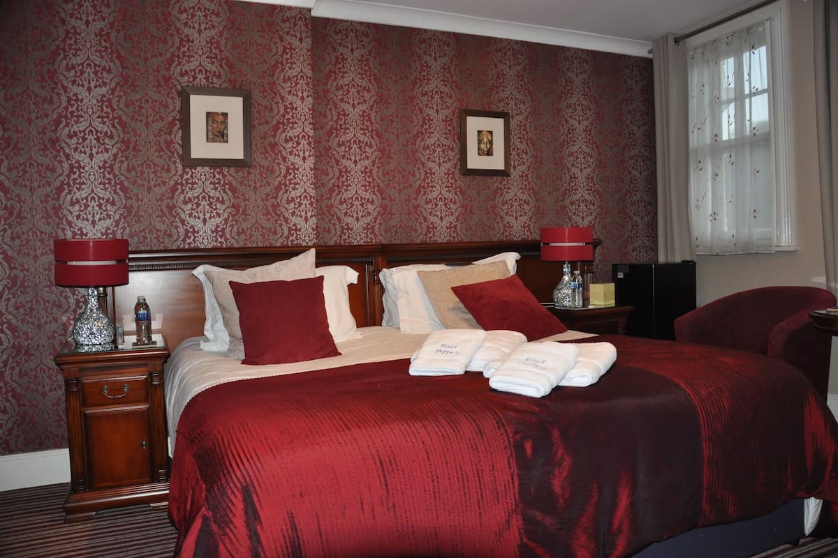 Deluxe-Suite, mit Bad | 1 Schlafzimmer, Bettwäsche aus ägyptischer Baumwolle