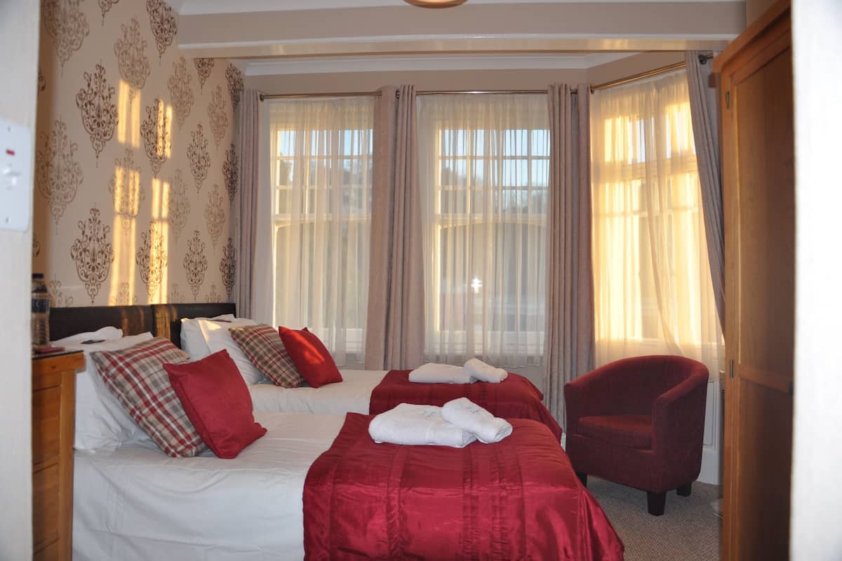 Super King size bed or Twin room, Ensuite, With Balcony | 埃及棉床单、高档床上用品、Select Comfort 床、遮光窗帘