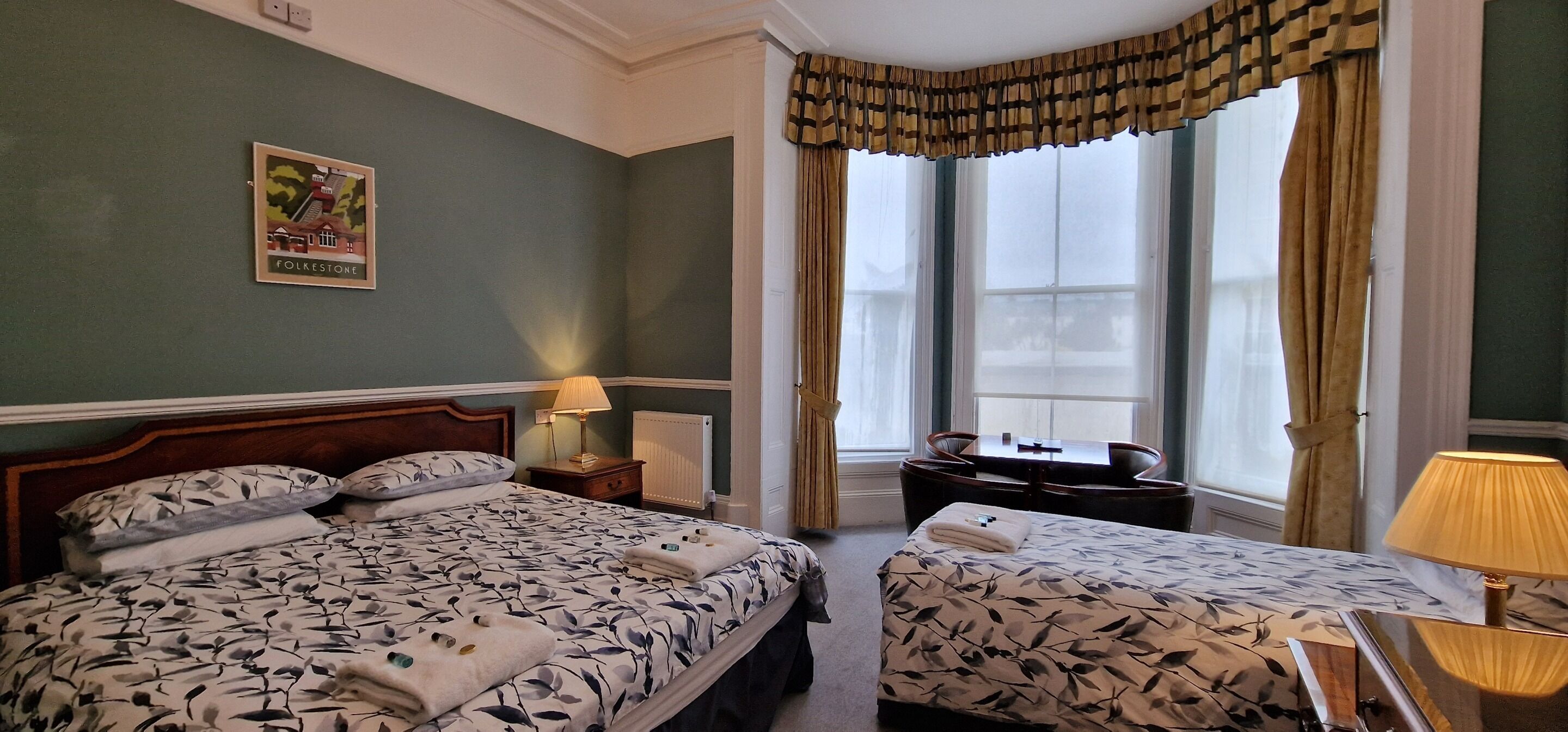 Basic Suite, Ensuite