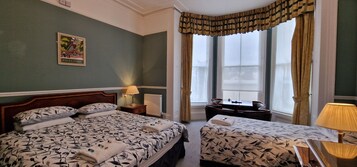 Basic Suite, Ensuite