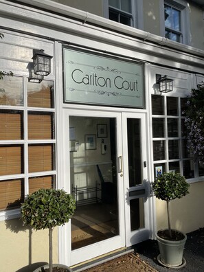 المنشأة من الخارج