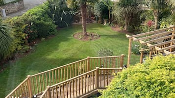 Luxury Double Room, 1 King Bed, Room 1 | Vista al jardín
