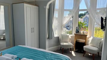 Luxury Double Room, 1 King Bed, Room 1 | 高档床上用品、Select Comfort 床、遮光窗帘、熨斗/熨衣板