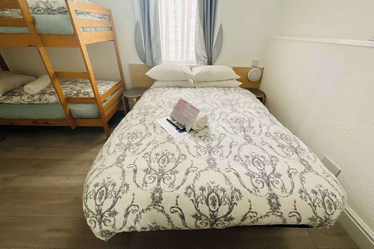 Quadruple Room, Ensuite (2 adults + 2 children) | 1 bedroom, in-room safe, iron/ironing board, free WiFi
