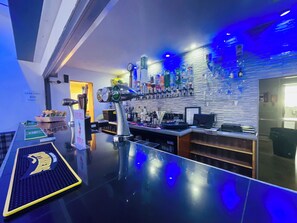 2 bars/lounges - Danescourt Hotel (Blackpool)