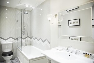 Executive Oda, 1 En Büyük (King) Boy Yatak (located at 4 West Coates) | Banyo | Lüks banyo/kozmetik ürünleri, saç kurutma makinesi, bornoz