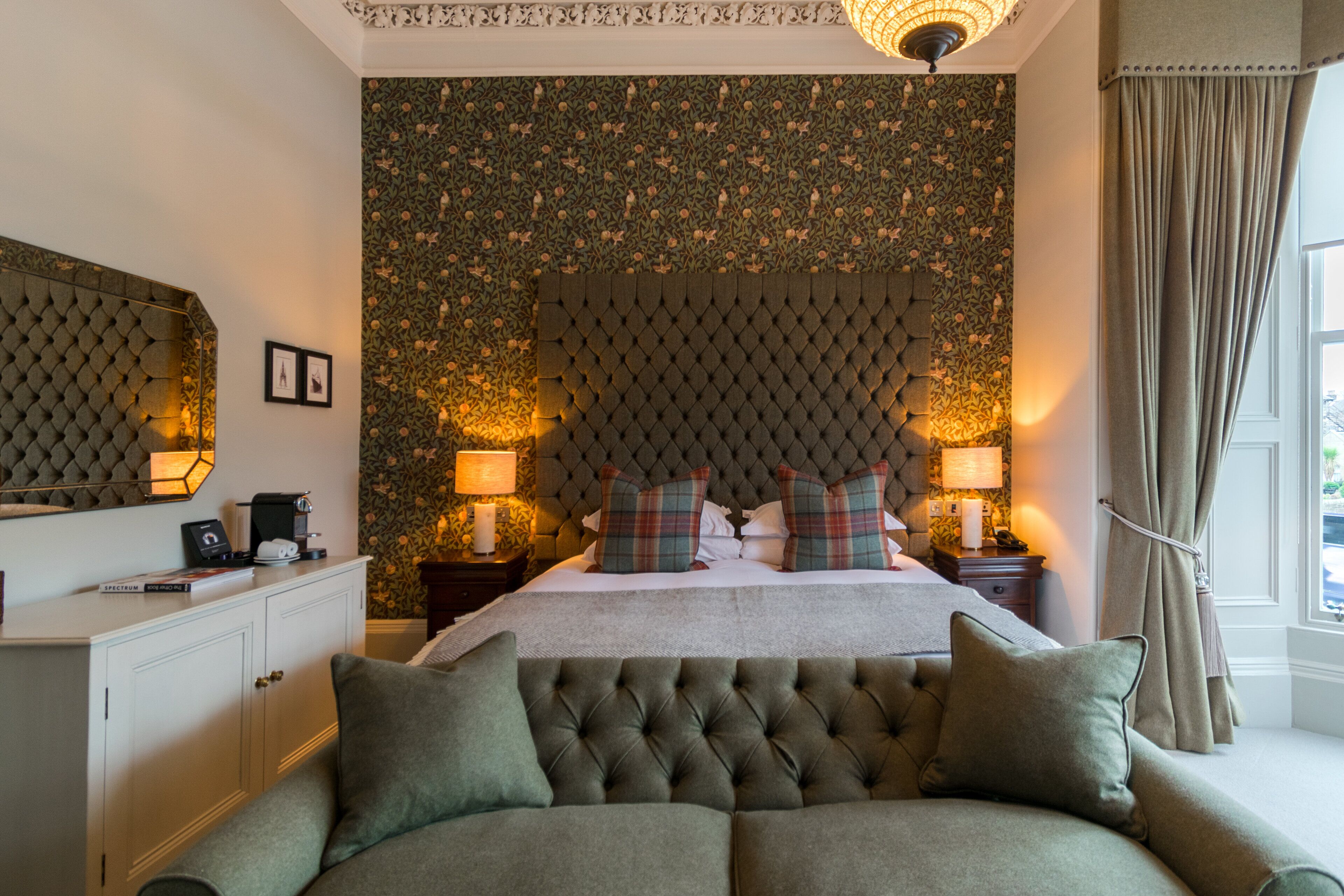 the house executive room (located at 5 hampton terrace) | 1 bedroom, egyptian cotton sheets, premium bedding, in-room safe