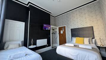 Standard Triple Room, Ensuite | Free WiFi, bed sheets
