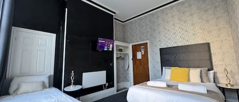 Standard Triple Room, Ensuite | WiFi (free), bed sheets