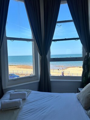 Firemannsrom – standard, eget bad, sjøutsikt | Wi-fi (inkludert) og sengetøy