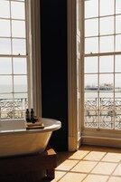 特色双人房, 1 张特大床, 临海 | 埃及棉床单、高档床上用品、熨斗/熨板、免费 WiFi