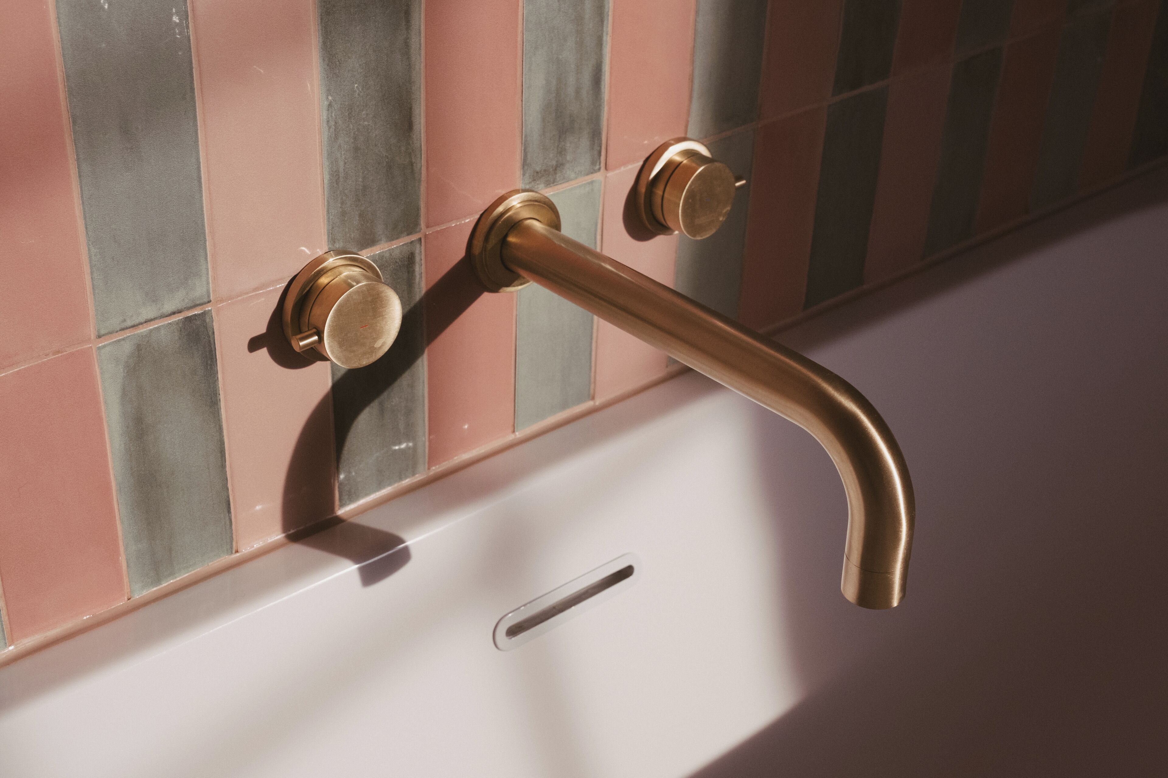 luxury double room, 1 king bed, bathtub, sea view | bathroom | designer toiletries, hair dryer, bathrobes, slippers