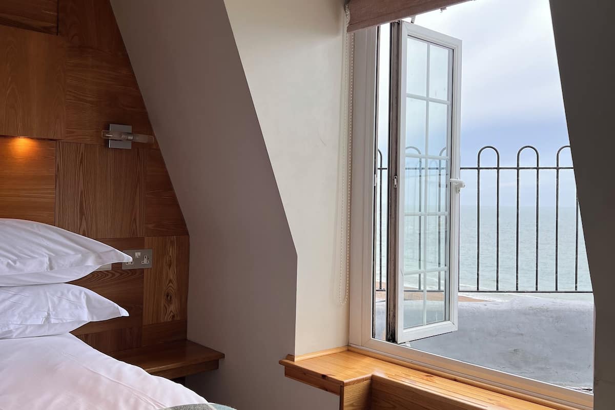 deluxe double room, 1 double bed, sea view | 1 bedroom, egyptian cotton sheets, premium bedding, iron/ironing board