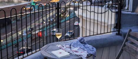 Deluxe Double Room, 1 Double Bed, Sea View | 1 bedroom, Egyptian cotton sheets, premium bedding, iron/ironing board