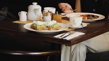 Full breakfast for a fee on weekends