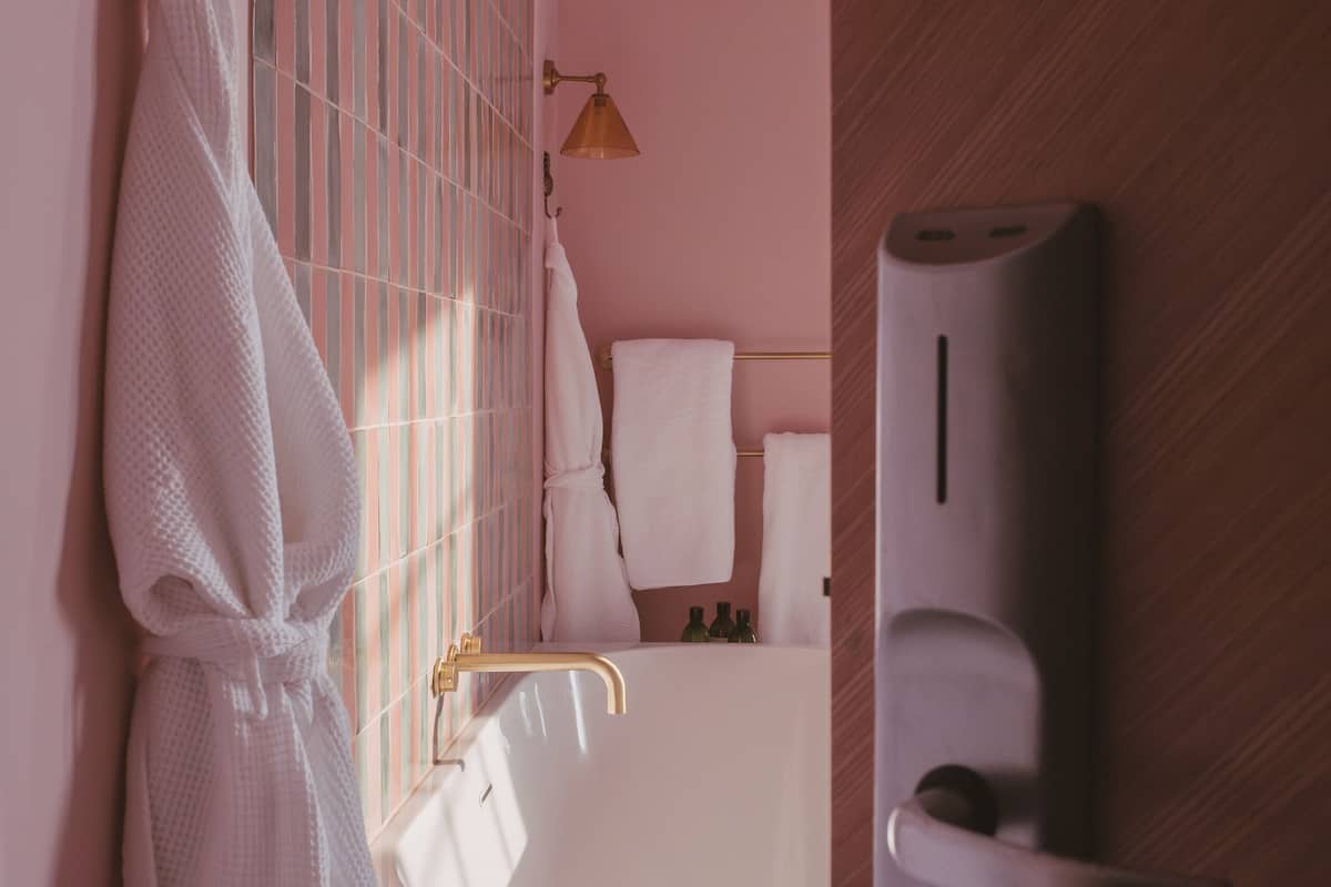 luxury double room, 1 king bed, bathtub, sea view | bathroom | designer toiletries, hair dryer, bathrobes, slippers