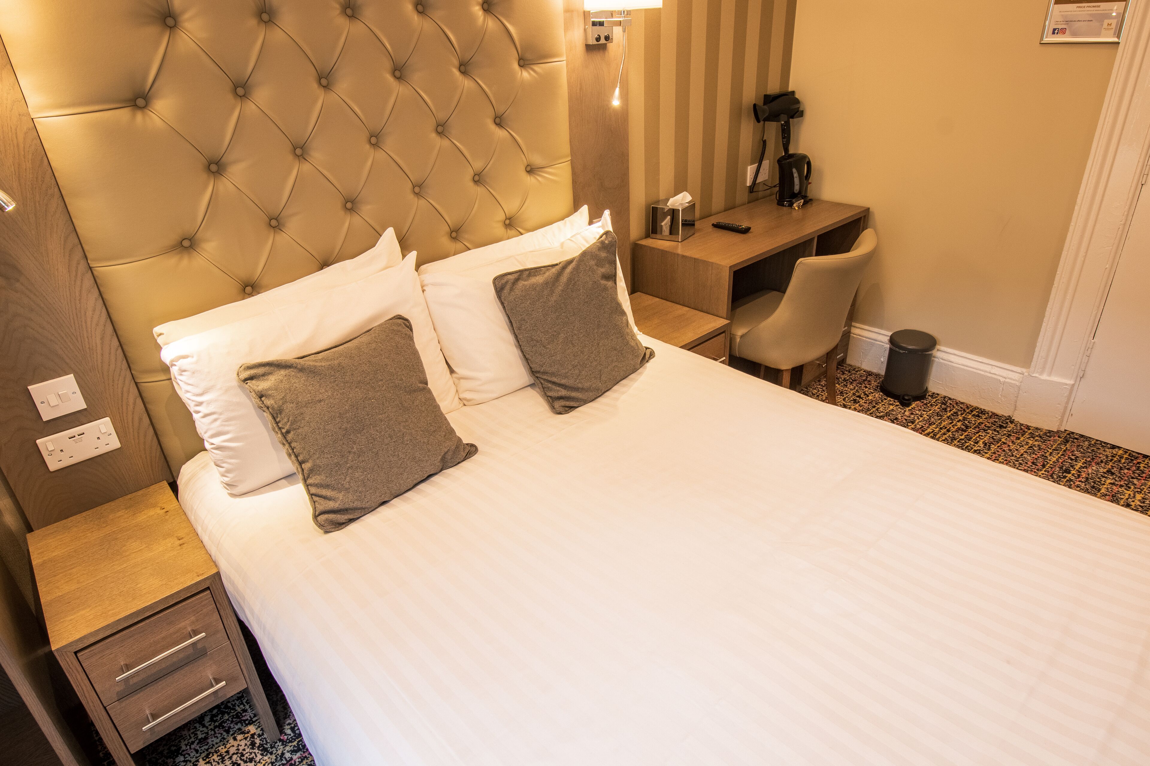 budget double room | in-room safe, desk, iron/ironing board, free wifi