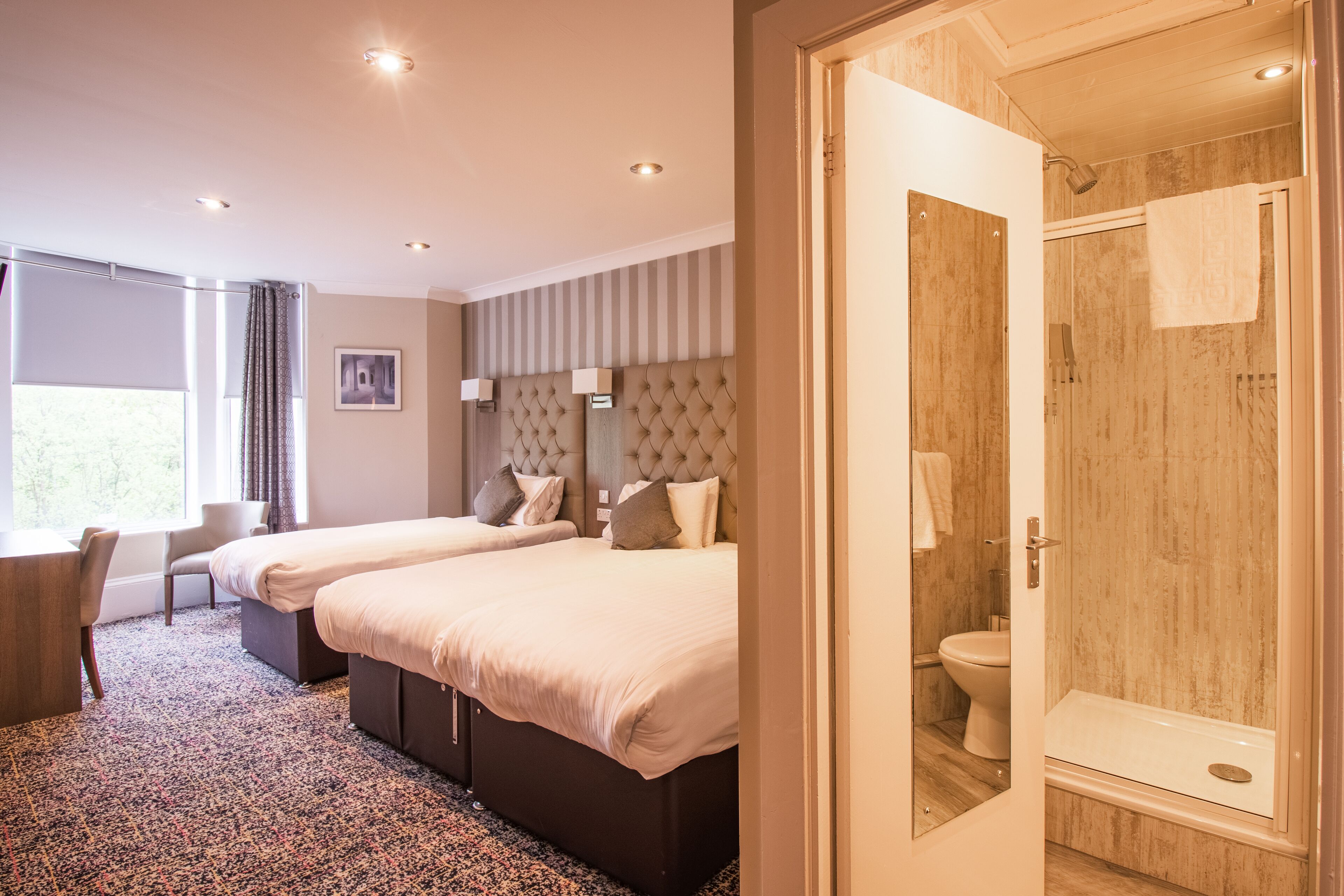 triple room | in-room safe, desk, iron/ironing board, free wifi